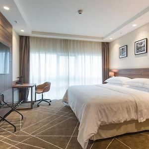 One-Bedroom Junior Suite